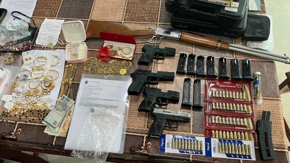 Opera&ccedil;&atilde;o Conex&atilde;o Boliviana mira tr&aacute;fico interestadual e apreende armas e dinheiro em Ji-Paran&aacute;
