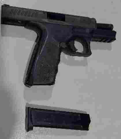 Criminoso armado rouba carro em sem&aacute;foro, &eacute; perseguido e preso em Porto Velho