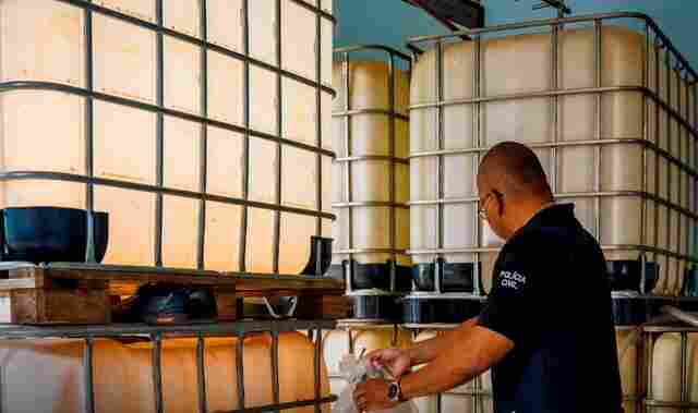 Pol&iacute;cia prende homem suspeito de produzir bebidas clandestinas e amea&ccedil;ar fiscais em Ji-Paran&aacute;