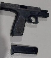 Criminoso armado rouba carro em sem&aacute;foro, &eacute; perseguido e preso em Porto Velho