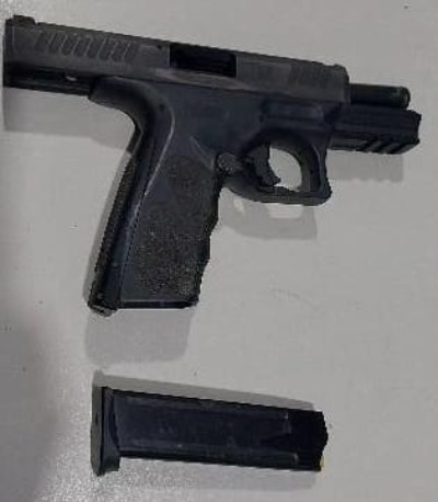 Criminoso armado rouba carro em sem&aacute;foro, &eacute; perseguido e preso em Porto Velho