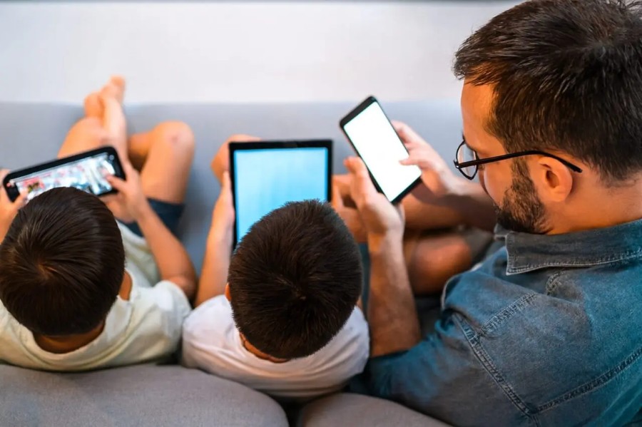 Sesau orienta sobre impactos do uso excessivo de telas na sa&uacute;de f&iacute;sica e mental