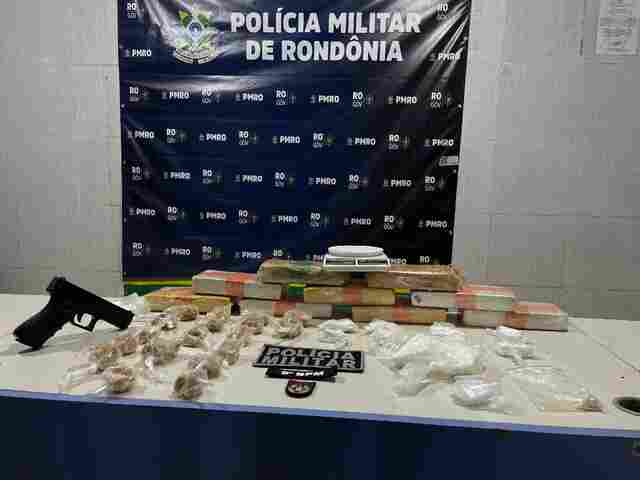 PM apreende 10 kg de drogas escondidos em balde enterrado na zona leste