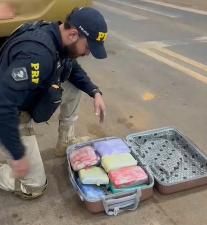 Passageira &eacute; flagrada com mais de 10 kg de skunk em &ocirc;nibus interestadual