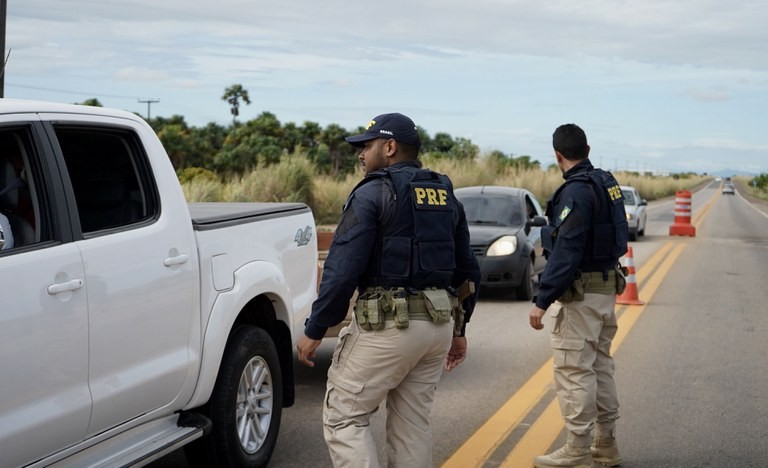 PRF intensifica fiscalização contra embriaguez ao volante no carnaval