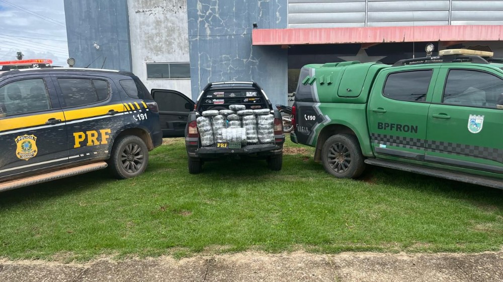 Opera&ccedil;&atilde;o conjunta prende quatro e apreende mais de 42 kg de maconha