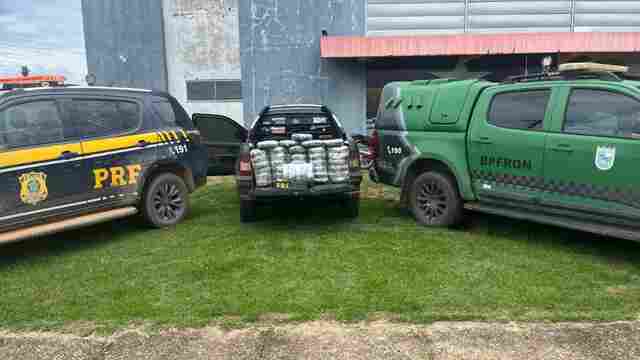 Opera&ccedil;&atilde;o conjunta prende quatro e apreende mais de 42 kg de maconha