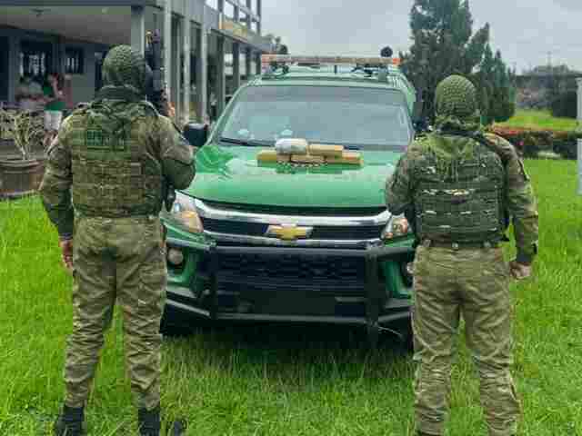 Traficantes abandonam 5,3 kg de drogas durante opera&ccedil;&atilde;o da PM na fronteira