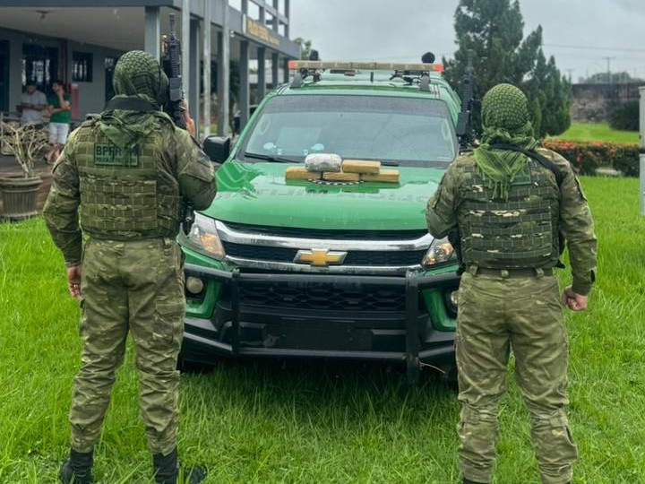 Traficantes abandonam 5,3 kg de drogas durante opera&ccedil;&atilde;o da PM na fronteira