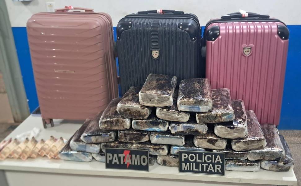 Traficante com filha de dois anos &eacute; flagrada com 28,5 kg de maconha em &ocirc;nibus