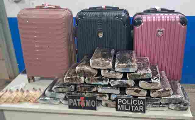 Traficante com filha de dois anos &eacute; flagrada com 28,5 kg de maconha em &ocirc;nibus