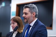 Thiago Flores assina PEC que corrige injusti&ccedil;a da Reforma Tribut&aacute;ria na reciclagem