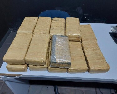 Pol&iacute;cia Militar apreende 17 kg de maconha com adolescente pr&oacute;ximo &agrave; rodovi&aacute;ria