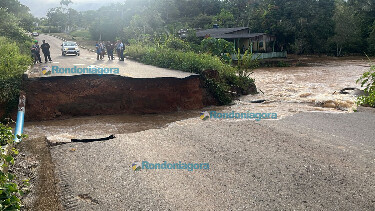 V&iacute;deo: asfalto &eacute; levado pelas &aacute;guas do Igarap&eacute; Bate Estacas na Estrada do Santo Ant&ocirc;nio