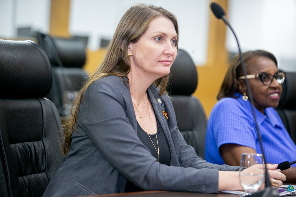 Recurso assegurado por Gislaine Lebrinha viabiliza compra de notebooks em Seringueiras
