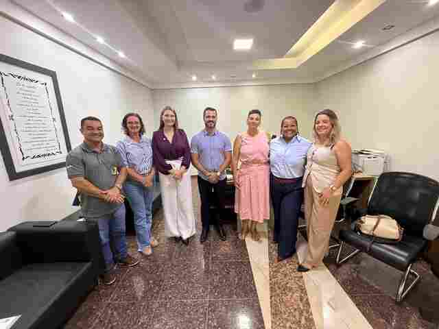 Deputada Gislaine Lebrinha recebe prefeitos e vereadores em agenda na Assembleia Legislativa
