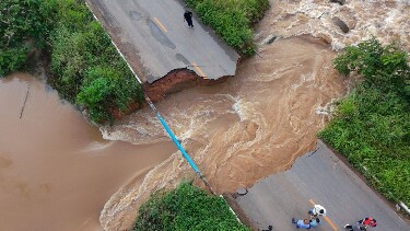 Ap&oacute;s rompimento causado por chuvas, Estrada do Santo Ant&ocirc;nio ter&aacute; ponte com base de ferro