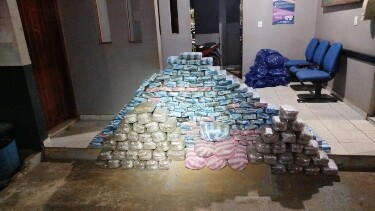 Ap&oacute;s troca de tiros, PM apreende 257 kg de maconha na BR-429