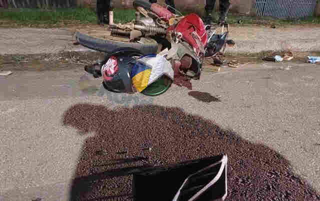 Motociclista sem habilita&ccedil;&atilde;o se envolve em acidente e deixa tr&ecirc;s gravemente feridos em Porto Velho