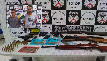 Pol&iacute;cia desvenda assassinato e prende dois com arsenal em Porto Velho