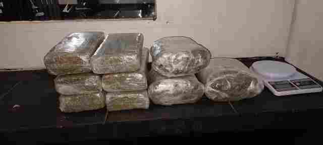 Pol&iacute;cia prende homem com 9 kg de maconha e skunk ao tentar embarcar para Porto Velho