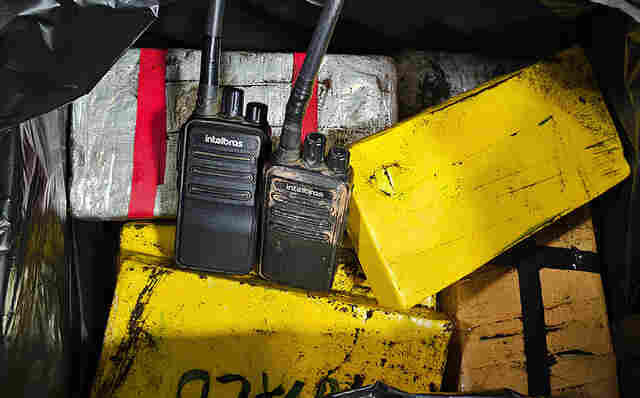 Traficante atira contra policiais, foge pela mata e abandona carro com 30 kg de drogas ap&oacute;s persegui&ccedil;&atilde;o