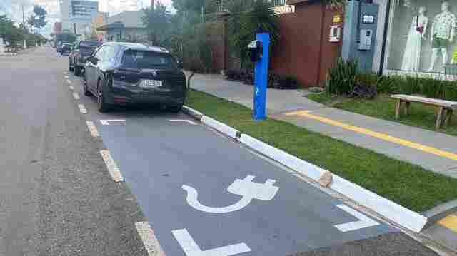 Pra&ccedil;as de Porto Velho  ter&atilde;o 12 esta&ccedil;&otilde;es de recarga para carros el&eacute;tricos