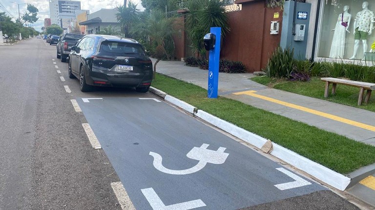 Pra&ccedil;as de Porto Velho  ter&atilde;o 12 esta&ccedil;&otilde;es de recarga para carros el&eacute;tricos