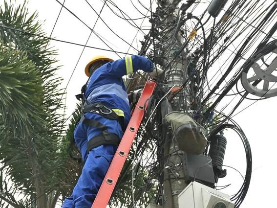 Seguran&ccedil;a em postes: Energisa alerta t&eacute;cnicos de telecomunica&ccedil;&otilde;es sobre riscos pr&oacute;ximos &agrave; rede el&eacute;trica
