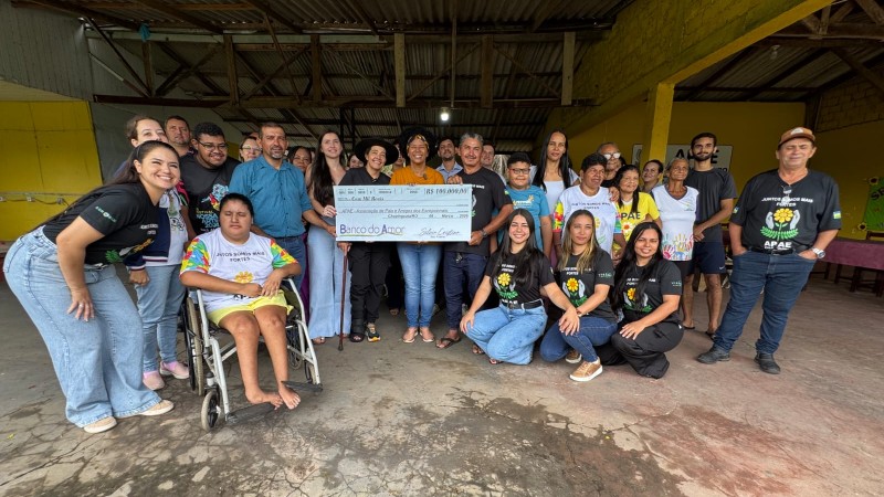 Em Chupinguaia, S&iacute;lvia Cristina anuncia R$ 770 mil para a sa&uacute;de e participa da entrega de R$ 100 mil para a Apae