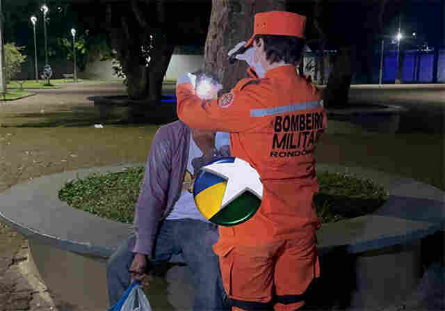 Homem &eacute; atacado com socos, chutes e pedra na cabe&ccedil;a no centro de Porto Velho