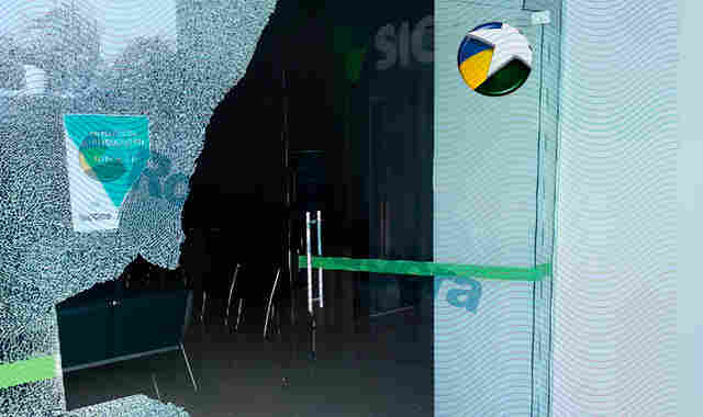 Criminosos arrombam ag&ecirc;ncia do Sicoob e roubam v&aacute;rios notebooks na capital