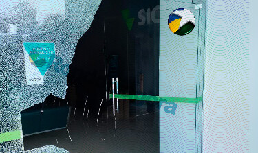 Criminosos arrombam ag&ecirc;ncia do Sicoob e roubam v&aacute;rios notebooks na capital