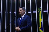 Thiago Flores prop&otilde;e emendas para baratear passagens a&eacute;reas no Brasil