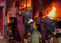 V&iacute;deo: Inc&ecirc;ndio destr&oacute;i oficina de motos no centro de Porto Velho