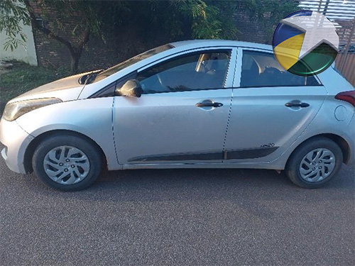 Criminosos armados com metralhadora sequestram mulher e roubam carro na zona leste