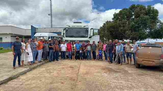 Recursos assegurados por Cirone garantem aquisi&ccedil;&atilde;o de caminh&atilde;o e de novos implementos agr&iacute;colas