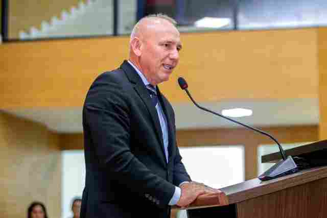 Ineleg&iacute;vel, deputado Ezequiel Neiva re&uacute;ne prefeitos e tenta &ldquo;vender pacot&atilde;o&rdquo; para Marcos Rog&eacute;rio