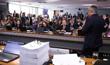 Relat&oacute;rio da CPMI do INSS pede indiciamento de 216 pessoas
