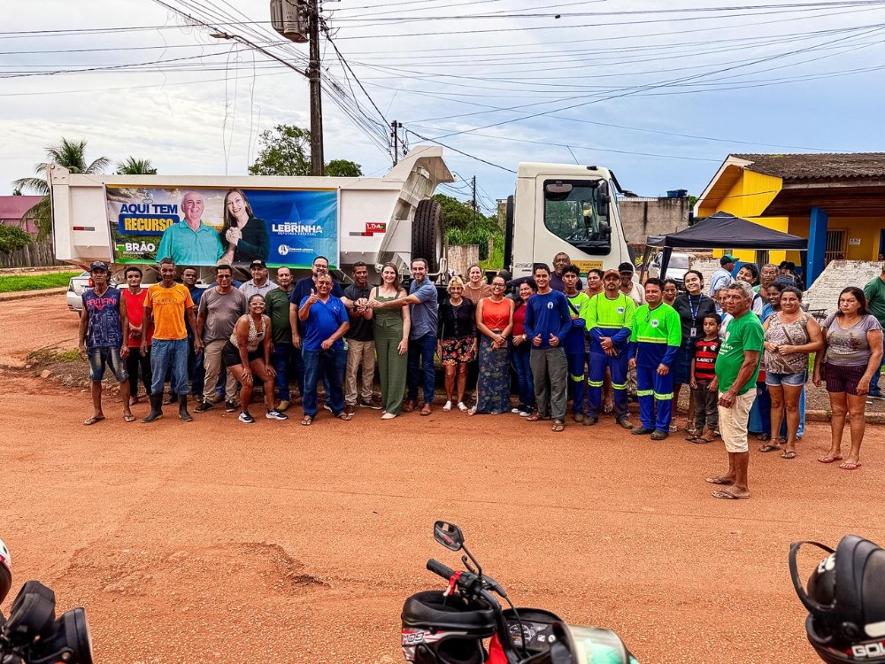 Vista Alegre recebe caminh&atilde;o ca&ccedil;amba com apoio da deputada Lebrinha