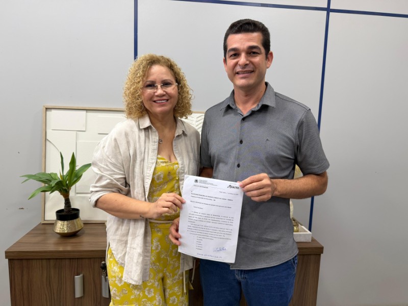 Vereador Adalto de Bandeirantes realiza visita &agrave; Semdec e se re&uacute;ne com secret&aacute;ria adjunta para tratar dos ajustes finais do cemit&eacute;rio