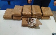 Mulher &eacute; presa pela PM com 10 kg de maconha em bagagem de &ocirc;nibus