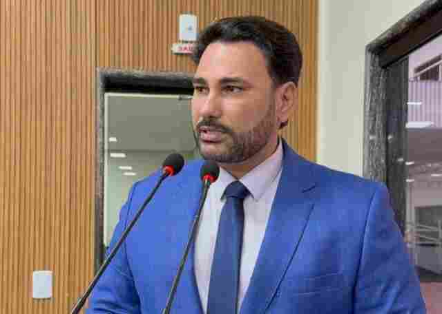 Seguran&ccedil;as do prefeito barram entrada de vereador Combate na UBS Floresta