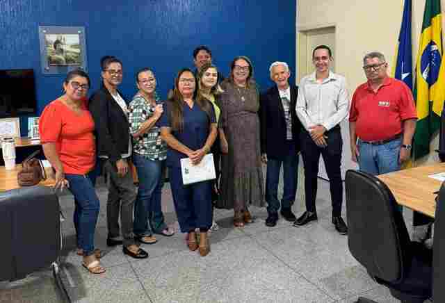 Vereadora Ellis e Comiss&atilde;o de Servidores debatem proposta da enfermagem na Semad