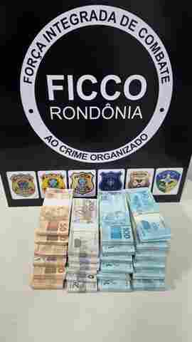 Mulher &eacute; presa com R$ 263 mil em dinheiro vivo ap&oacute;s sair de banco na capital