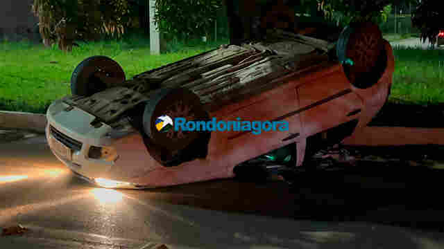 Colis&atilde;o entre dois ve&iacute;culos com capotamento deixa motorista ferido