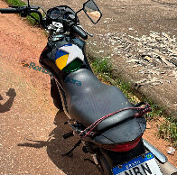 Delegacia de Furtos e Roubos com apoio da PM prende ladr&atilde;o empurrando moto para trocar por drogas