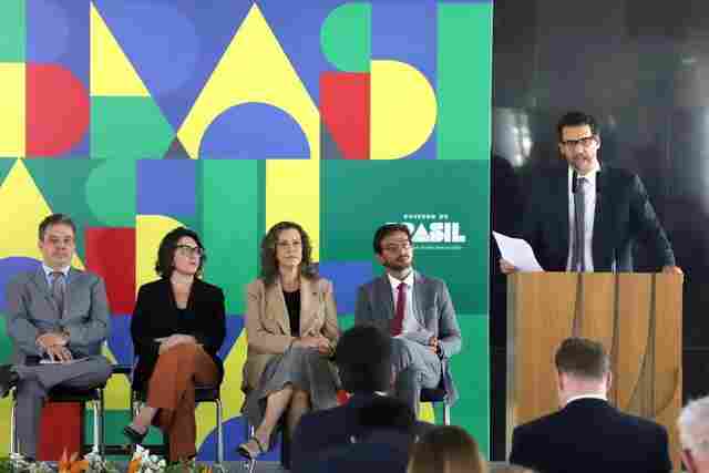 Governo Federal formaliza o protocolo para investigar crimes contra jornalistas e comunicadores
