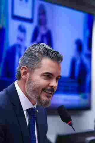 Thiago Flores assina cria&ccedil;&atilde;o de Frente Parlamentar em defesa de pacientes com fibromialgia