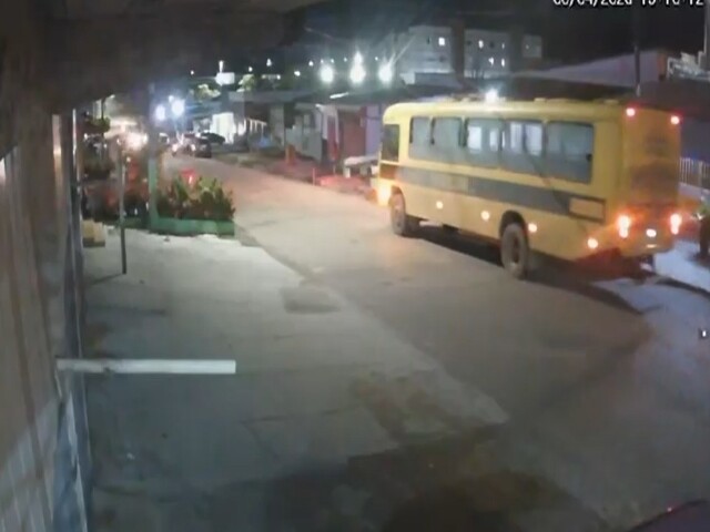 Vídeo: ônibus desgovernado atinge quatro veíoculos e destrói muro em Porto Velho